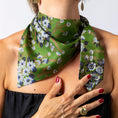 Charger l'image dans la visionneuse de la galerie, Foulard de soie Vert fleuri Homme et Femme-Les Soieries d'HUBBTON'S