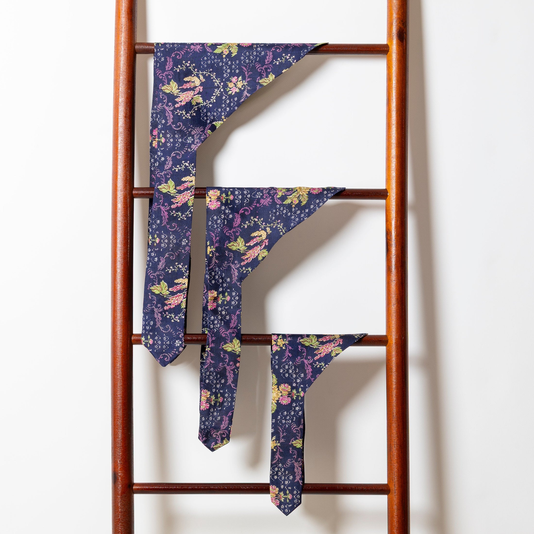 Foulard de soie Bleu Royal pour chien-Les Soieries d'HUBBTON'S