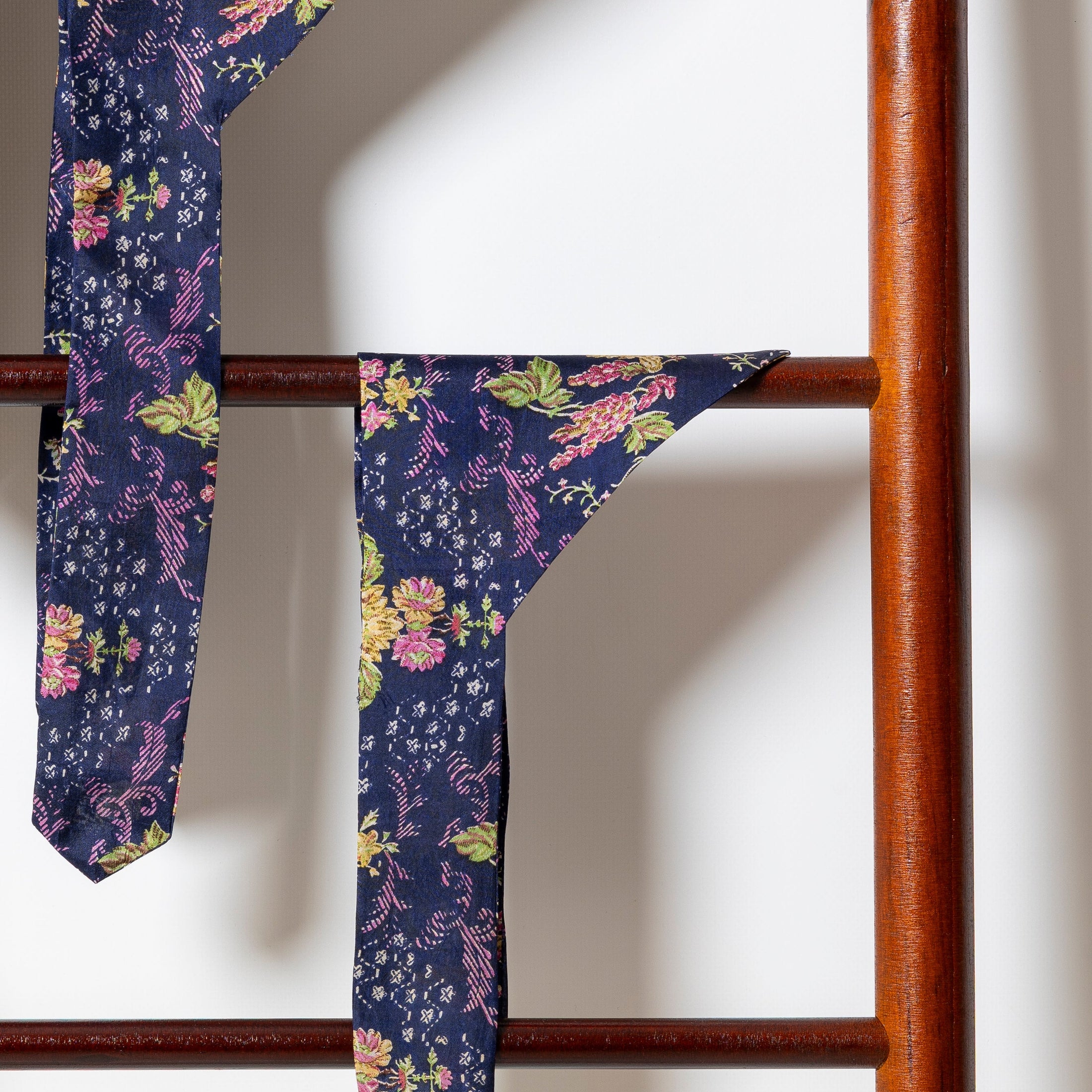 Foulard de soie Bleu Royal pour chien-Les Soieries d'HUBBTON'S